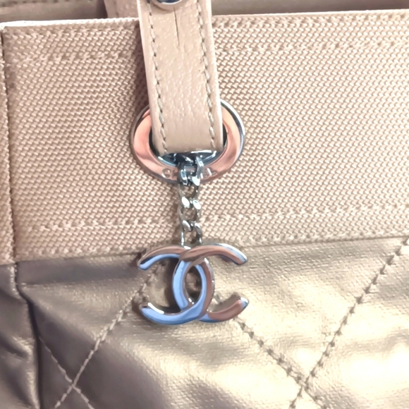Authentic ✨️ CHANEL Leather Biarritz Paris Tote Bag Gold/ Cream - Picture 8 of 16